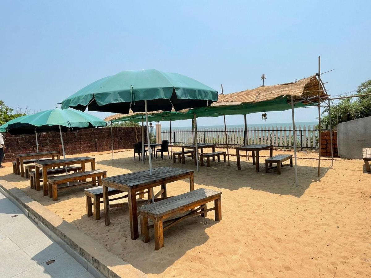 Kay'S By The Sea Hotel Ajgaon Buitenkant foto